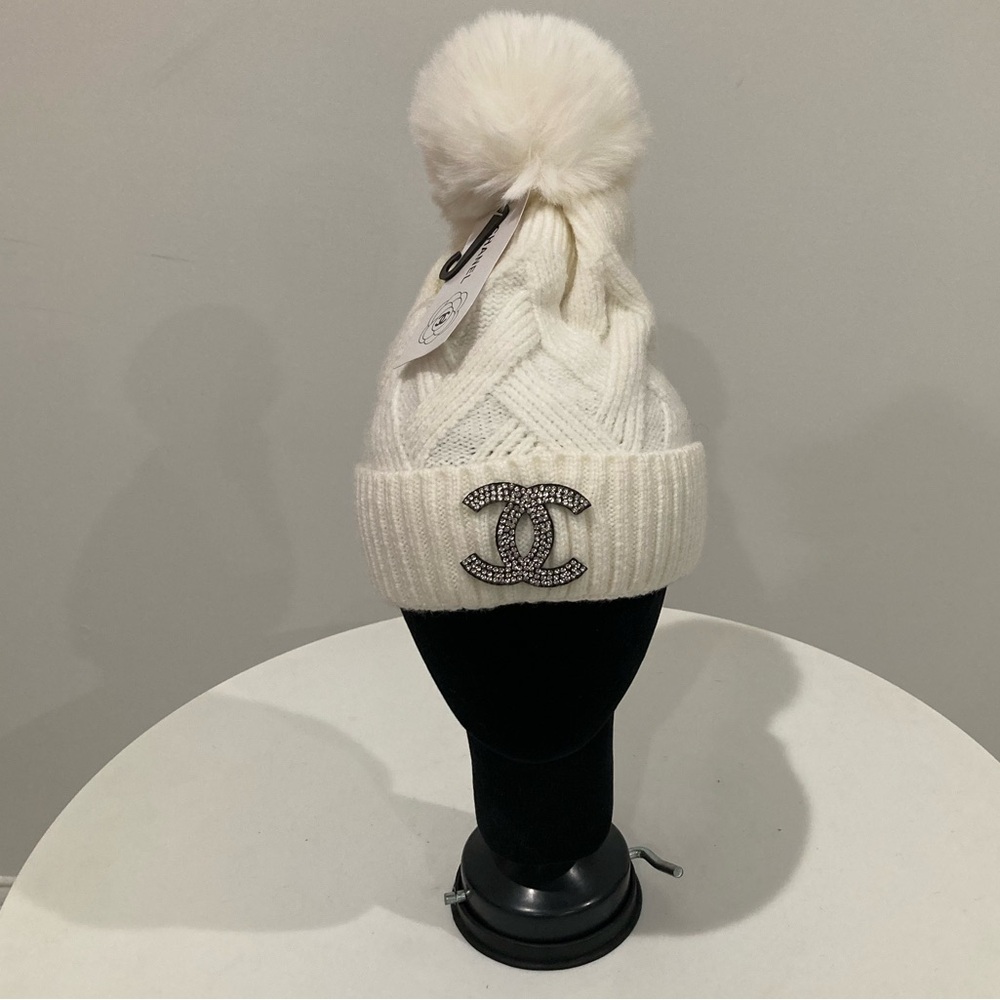 NEW CC Logo Crystal 💎 Cream Winter Beanie Knit Hat Faux Fur Pom